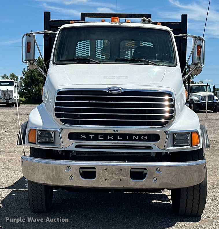 image for item EG1558 2007 Sterling  grapple crane truck