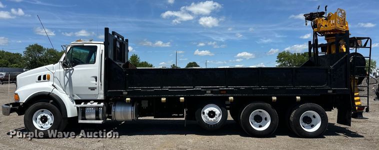 image for item EG1558 2007 Sterling  grapple crane truck