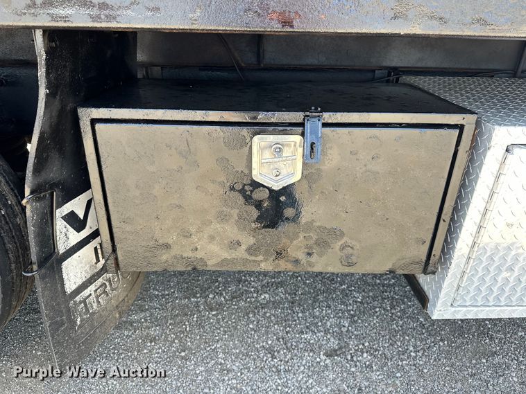 image for item EG1558 2007 Sterling  grapple crane truck