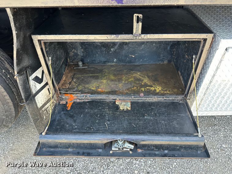 image for item EG1558 2007 Sterling  grapple crane truck