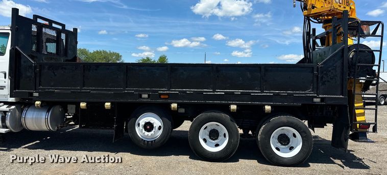 image for item EG1558 2007 Sterling  grapple crane truck