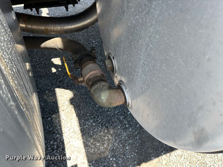 image for item EG1558 2007 Sterling  grapple crane truck