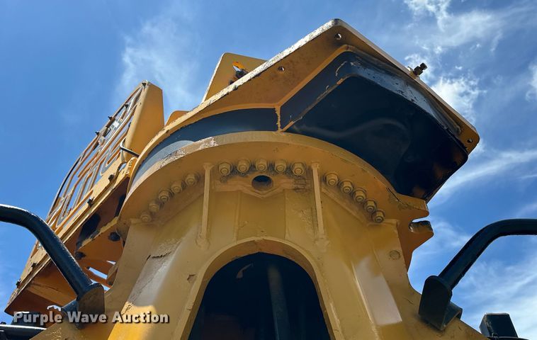 image for item EG1558 2007 Sterling  grapple crane truck