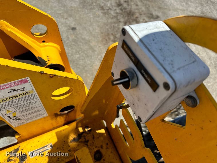 image for item EG1558 2007 Sterling  grapple crane truck