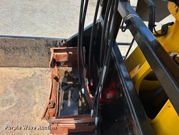 image for item EG1558 2007 Sterling  grapple crane truck