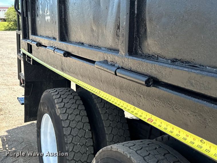 image for item EG1558 2007 Sterling  grapple crane truck