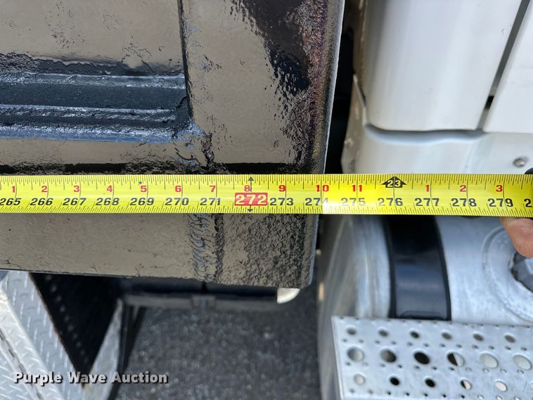 image for item EG1558 2007 Sterling  grapple crane truck