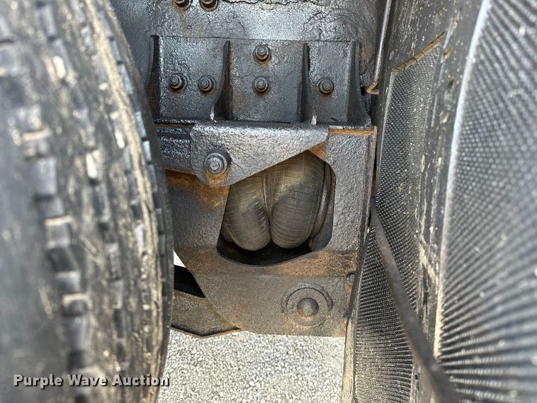 image for item EG1558 2007 Sterling  grapple crane truck