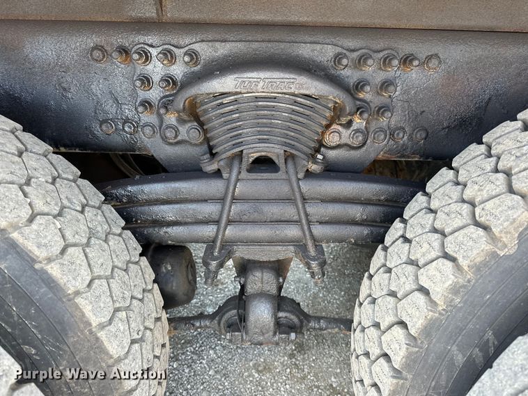 image for item EG1558 2007 Sterling  grapple crane truck