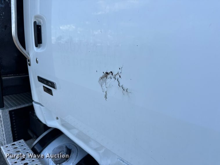 image for item EG1558 2007 Sterling  grapple crane truck