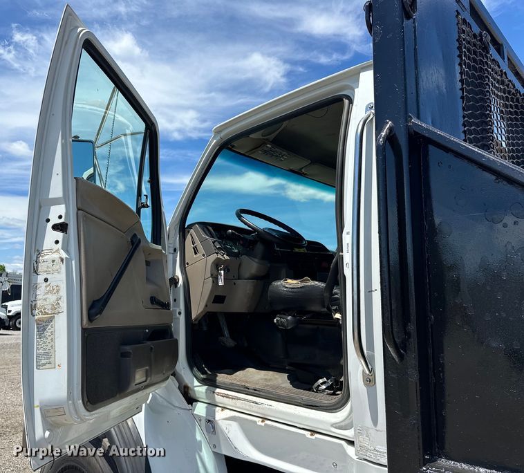 image for item EG1558 2007 Sterling  grapple crane truck