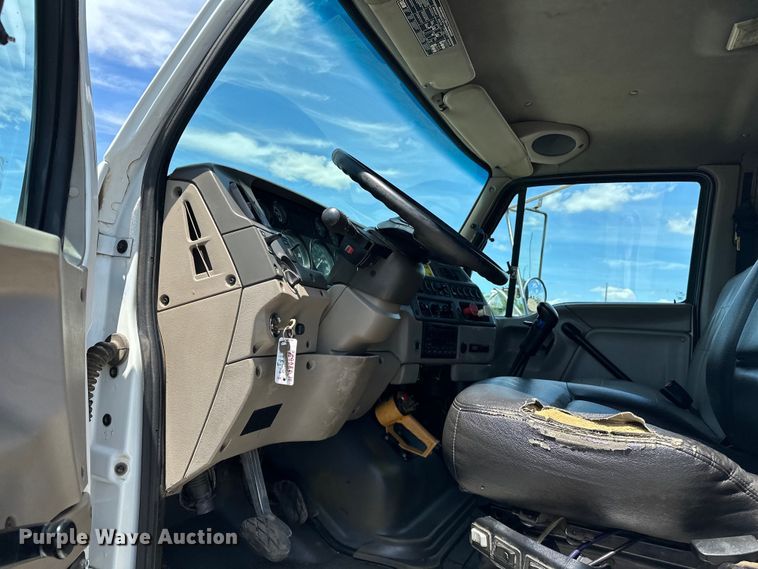 image for item EG1558 2007 Sterling  grapple crane truck