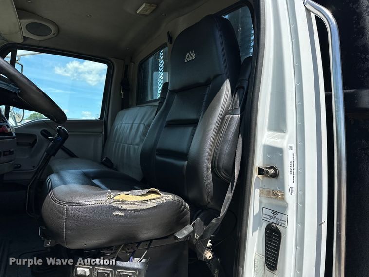 image for item EG1558 2007 Sterling  grapple crane truck