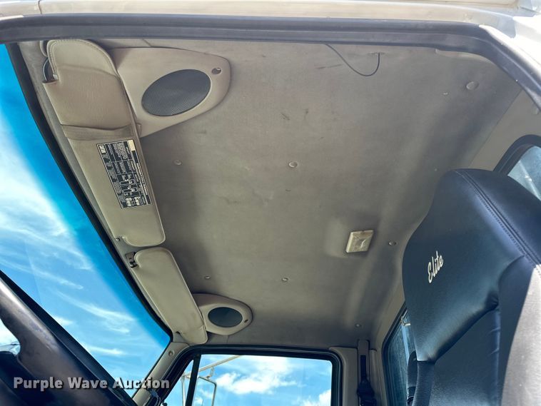 image for item EG1558 2007 Sterling  grapple crane truck