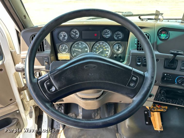 image for item EG1558 2007 Sterling  grapple crane truck