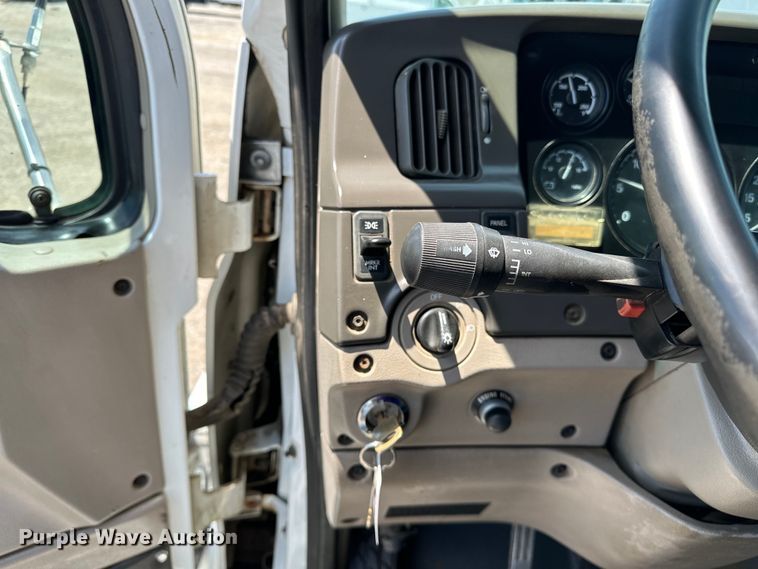 image for item EG1558 2007 Sterling  grapple crane truck