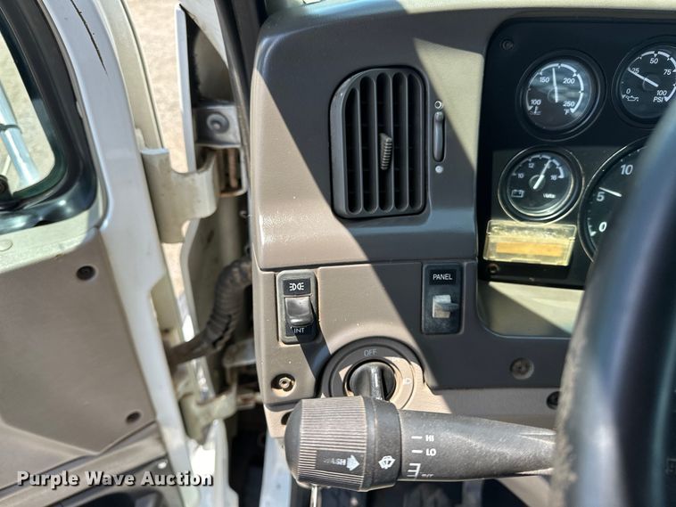 image for item EG1558 2007 Sterling  grapple crane truck