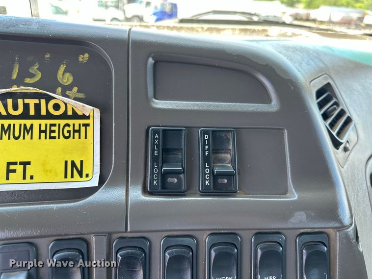 image for item EG1558 2007 Sterling  grapple crane truck