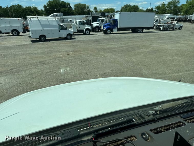 image for item EG1558 2007 Sterling  grapple crane truck