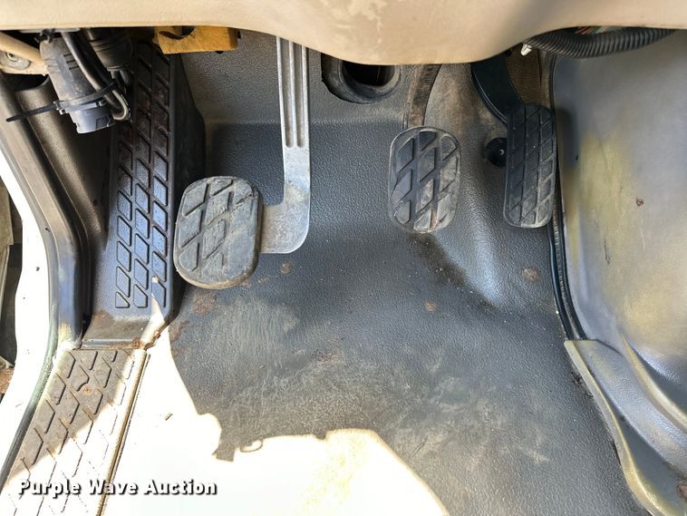 image for item EG1558 2007 Sterling  grapple crane truck