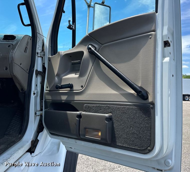 image for item EG1558 2007 Sterling  grapple crane truck