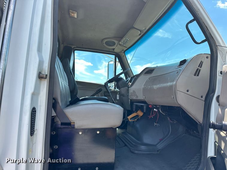 image for item EG1558 2007 Sterling  grapple crane truck