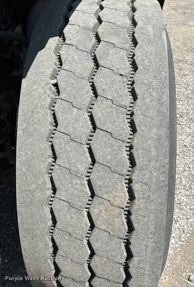 image for item EG1558 2007 Sterling  grapple crane truck