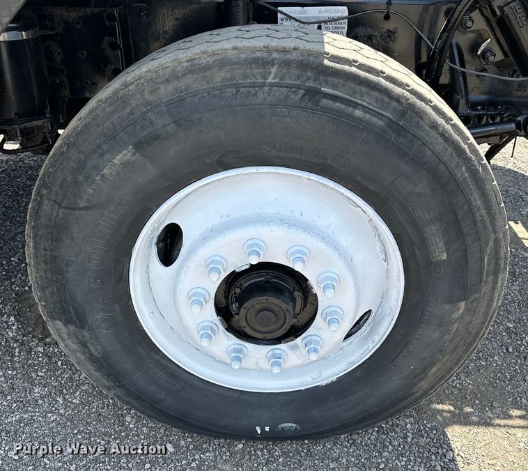 image for item EG1558 2007 Sterling  grapple crane truck