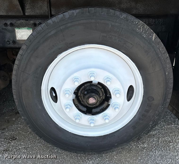 image for item EG1558 2007 Sterling  grapple crane truck