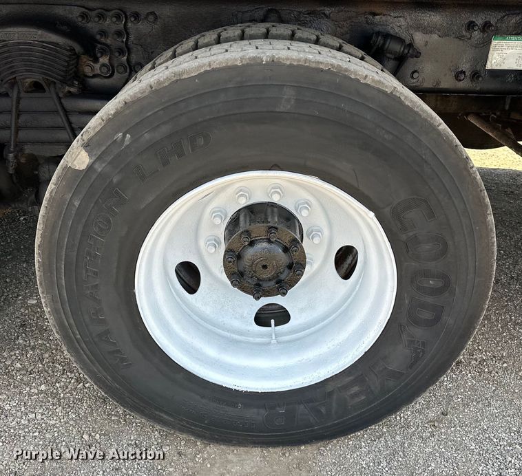 image for item EG1558 2007 Sterling  grapple crane truck