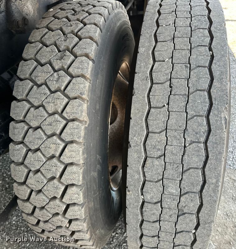 image for item EG1558 2007 Sterling  grapple crane truck