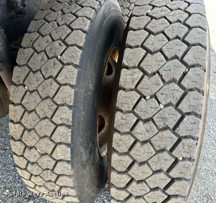 image for item EG1558 2007 Sterling  grapple crane truck