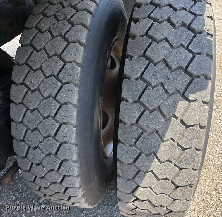 image for item EG1558 2007 Sterling  grapple crane truck