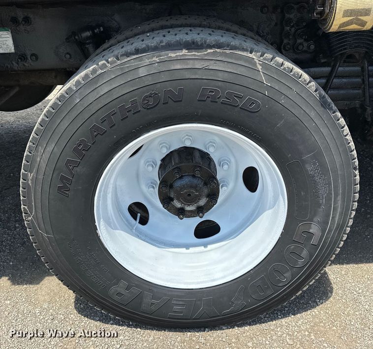 image for item EG1558 2007 Sterling  grapple crane truck