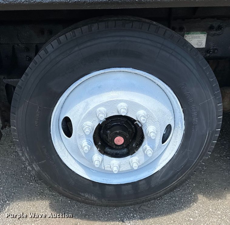 image for item EG1558 2007 Sterling  grapple crane truck