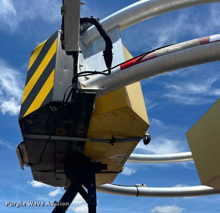 image for item EG1570 2007 Ford F650 Super Duty flatbed truck with crash attenuator