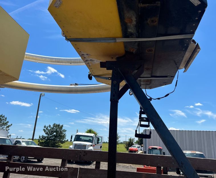 image for item EG1570 2007 Ford F650 Super Duty flatbed truck with crash attenuator