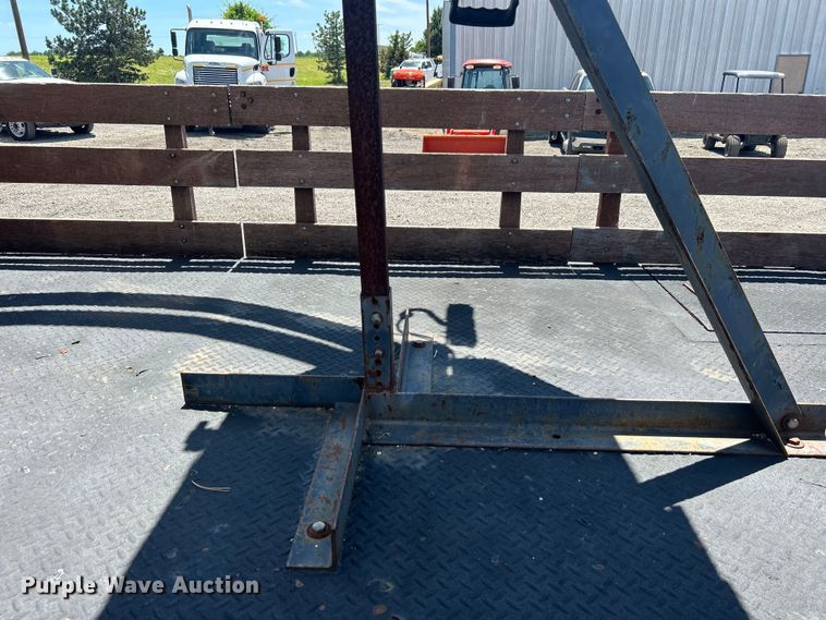 image for item EG1570 2007 Ford F650 Super Duty flatbed truck with crash attenuator