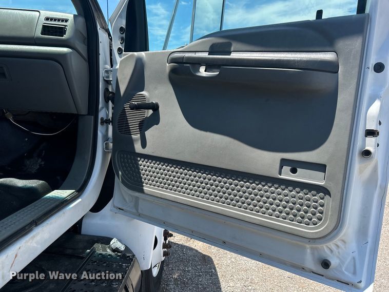 image for item EG1570 2007 Ford F650 Super Duty flatbed truck with crash attenuator