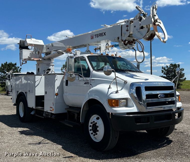 image for item EG1572 2011 Ford F750 Super Duty digger derrick truck