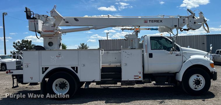 image for item EG1572 2011 Ford F750 Super Duty digger derrick truck