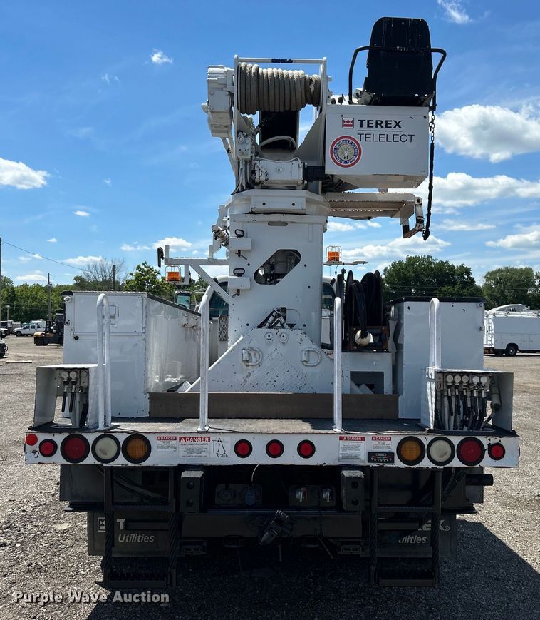 image for item EG1572 2011 Ford F750 Super Duty digger derrick truck