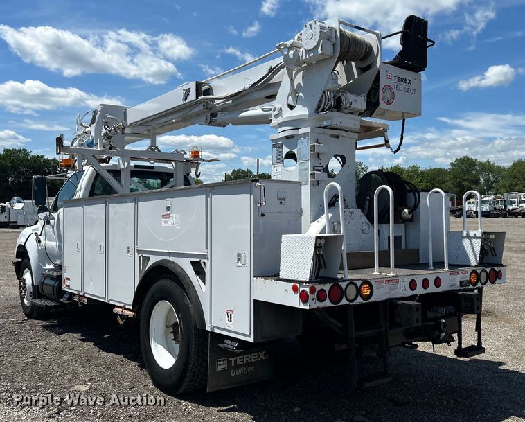 image for item EG1572 2011 Ford F750 Super Duty digger derrick truck