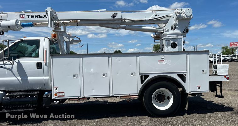 image for item EG1572 2011 Ford F750 Super Duty digger derrick truck