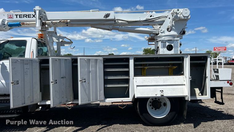 image for item EG1572 2011 Ford F750 Super Duty digger derrick truck