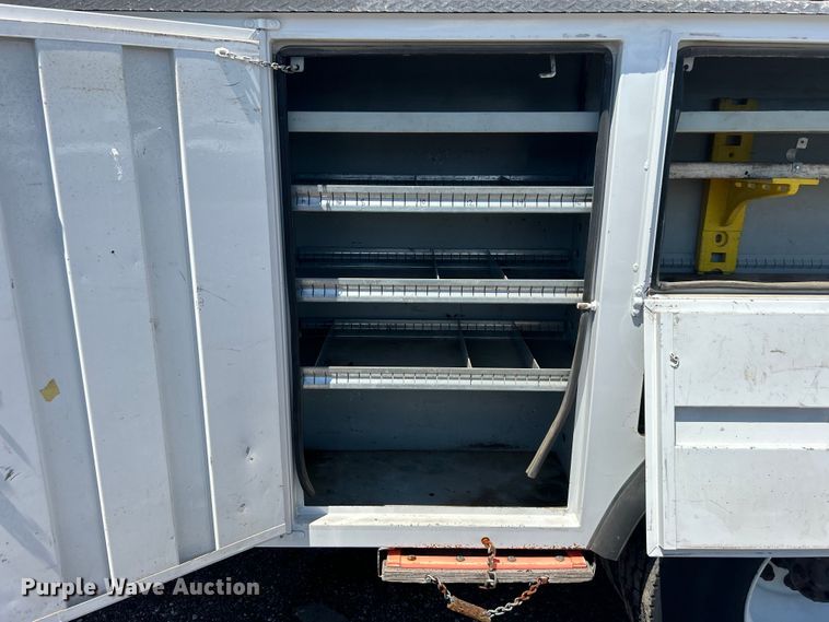 image for item EG1572 2011 Ford F750 Super Duty digger derrick truck