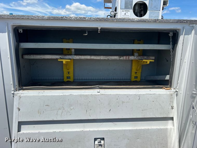 image for item EG1572 2011 Ford F750 Super Duty digger derrick truck