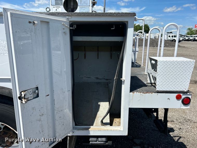 image for item EG1572 2011 Ford F750 Super Duty digger derrick truck