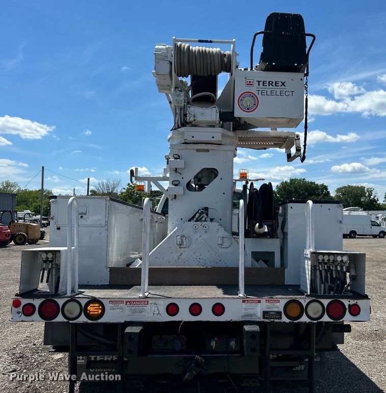 image for item EG1572 2011 Ford F750 Super Duty digger derrick truck