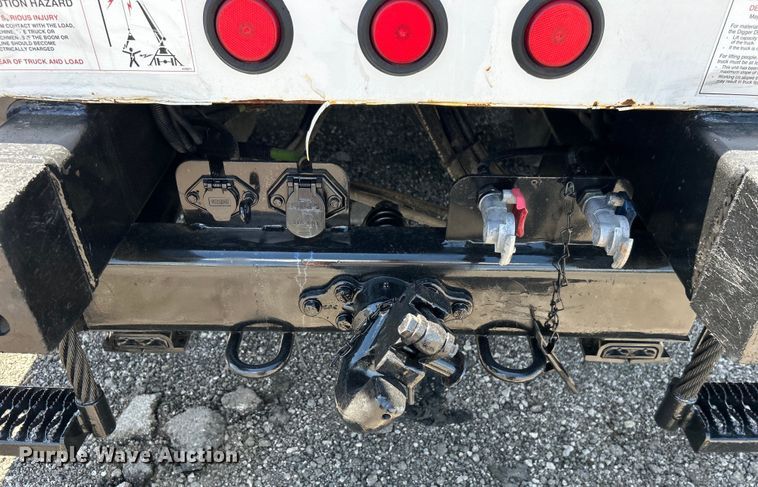 image for item EG1572 2011 Ford F750 Super Duty digger derrick truck